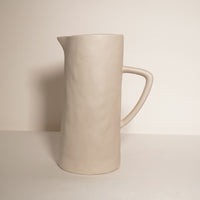 Carafe en grès blanc