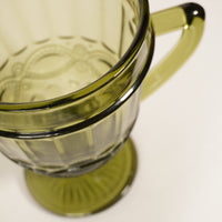 Carafe verte en verre