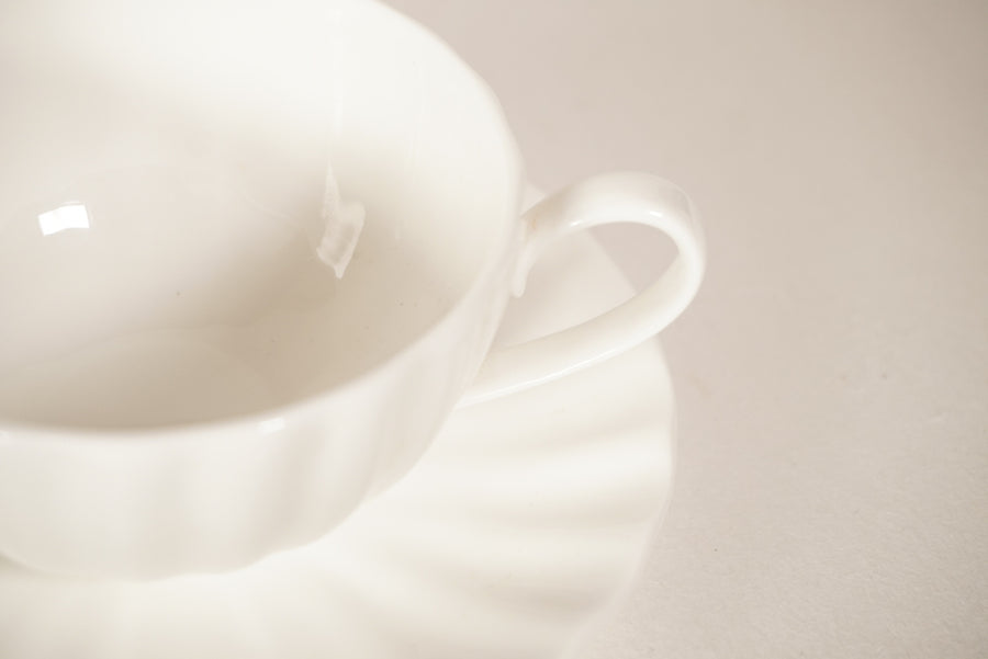 Tasse fine porcelaine blanche