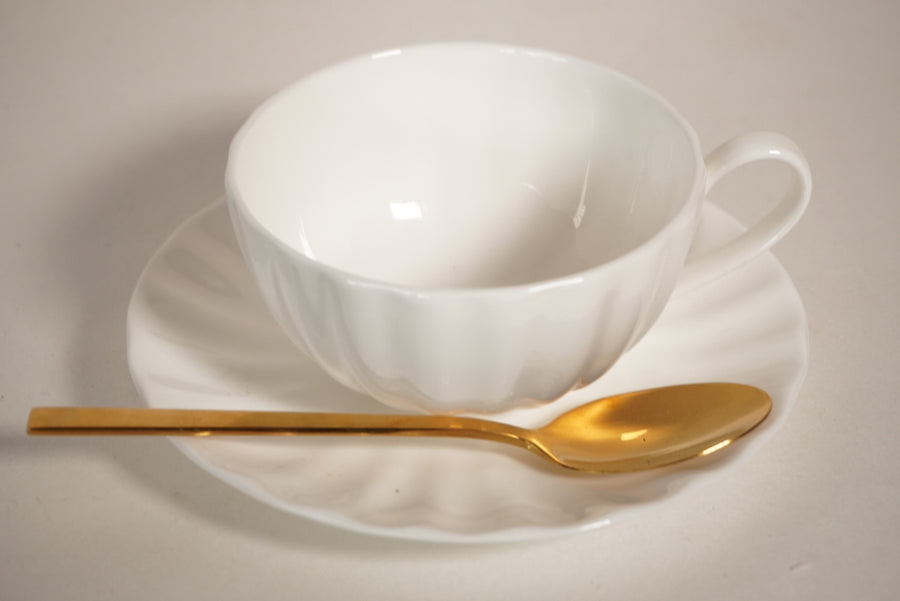 Tasse fine porcelaine blanche