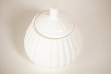 Sucrier en fine porcelaine blanche