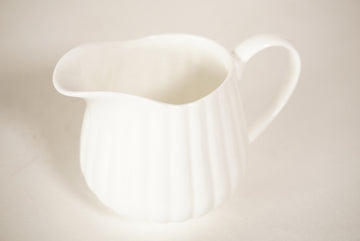 Petit pot à lait  blanc porcelaine bone china