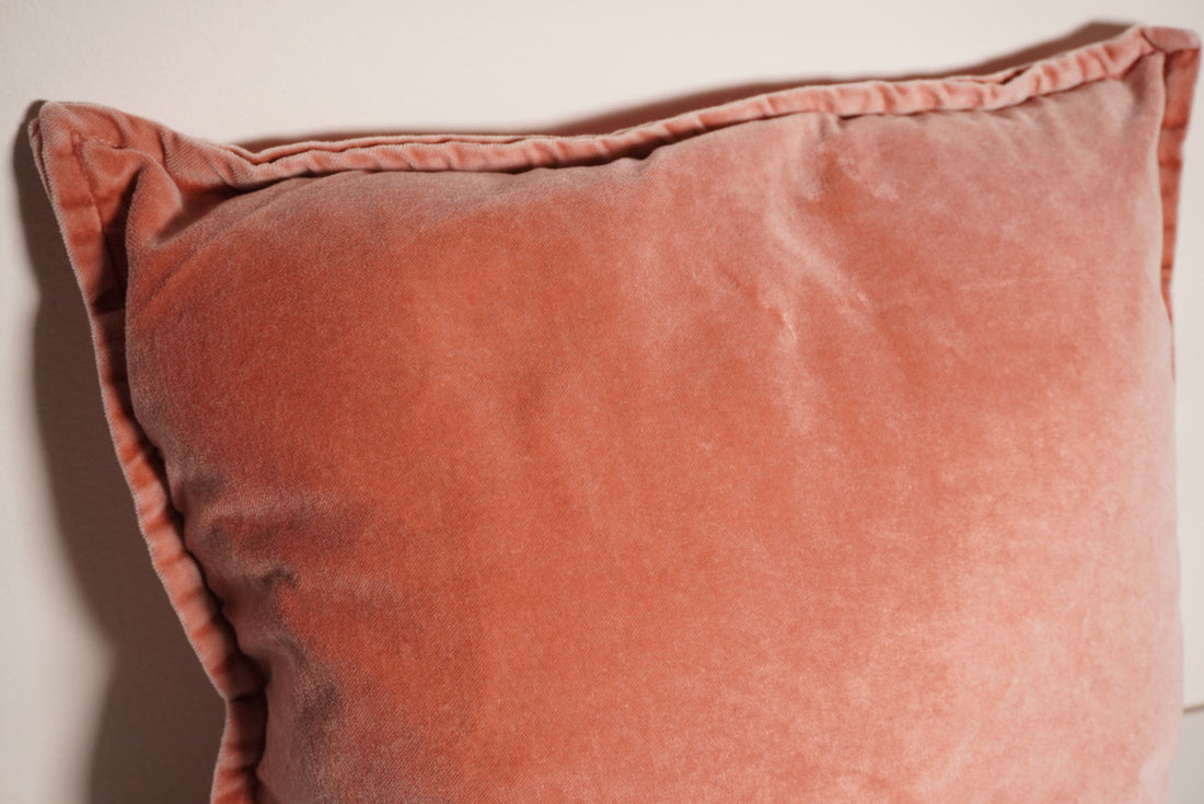 Coussin carré en velour vintage