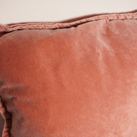 Coussin carré en velour vintage