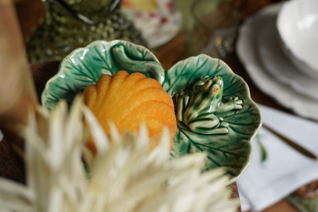 Petit assiette Feuille  de géranium avec grenouille Bordallo Pinheiro