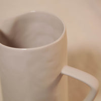 Carafe en grès blanc